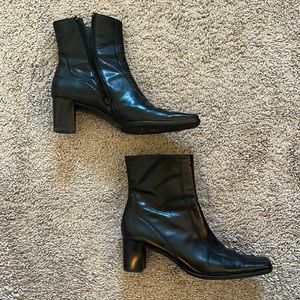 Paul Green Women’s Size 8 Leather Short Heeled Booty